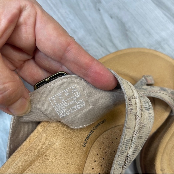 Clarks Collection Brynn Madi Slip On Comfort Sandals Women’s Size 8.5 - Picture 10 of 11